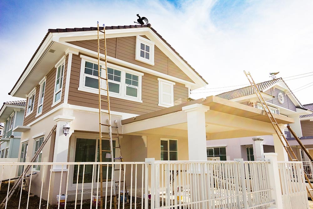 Skilled painters from Green Diamond Painting enhancing a commercial space